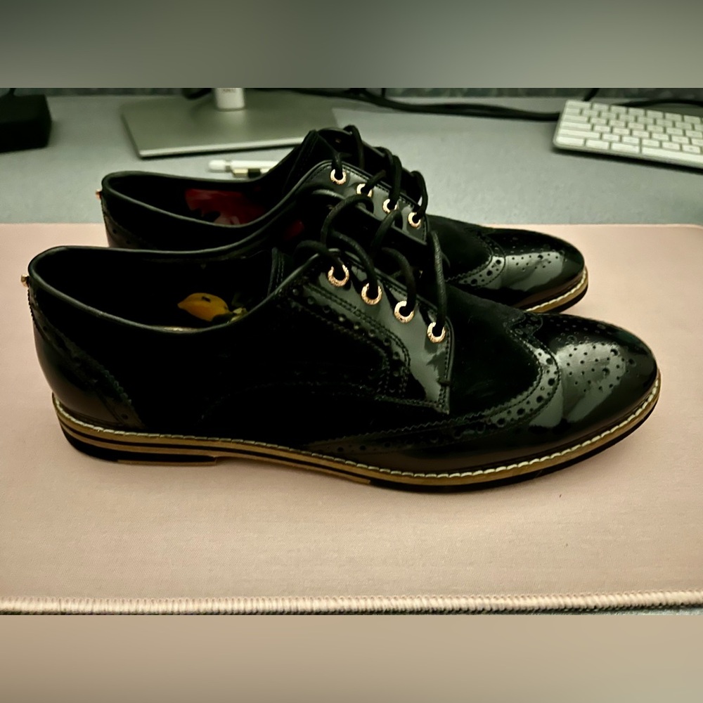 Ted Baker shoes, size US9/EU40. Black with floral and rose gold details. - Picture 2 of 3